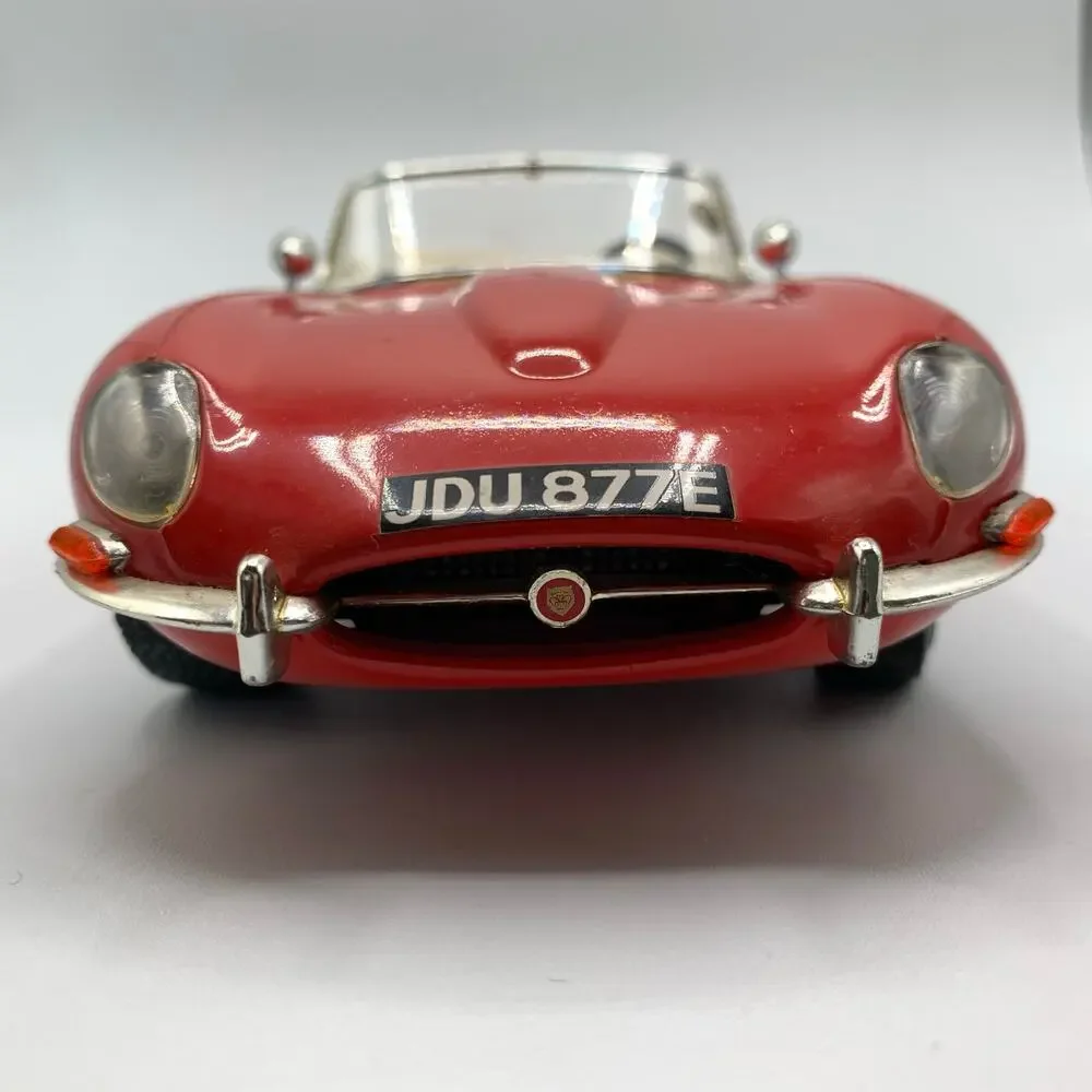 Vintage Bburago 1:18 Scale Jaguar E-Type Cabriolet Red Diecast Model Car